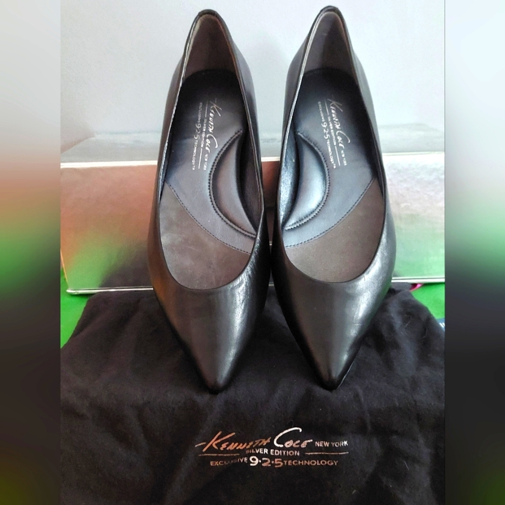 Kenneth Cole NIB Silver Tongue Blk flats Sz 5